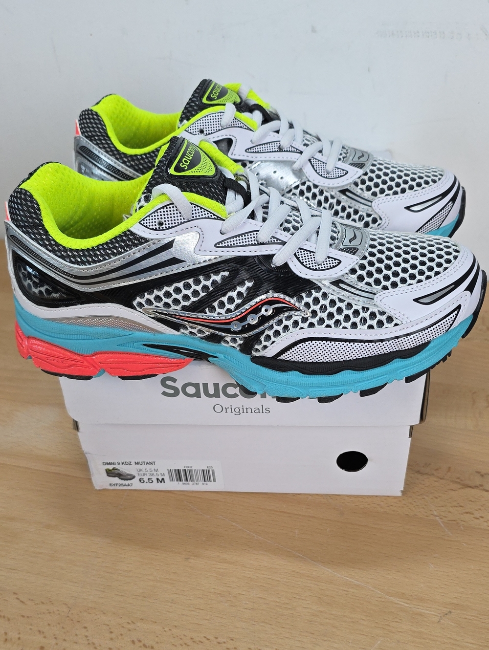 Saucony White & Neon Running Shoes 6.5M